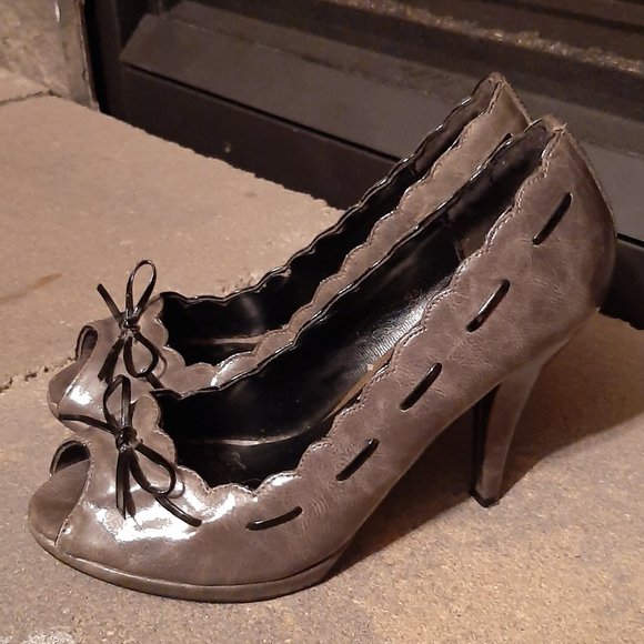 Pretty Pumps - Picture 5 of 7